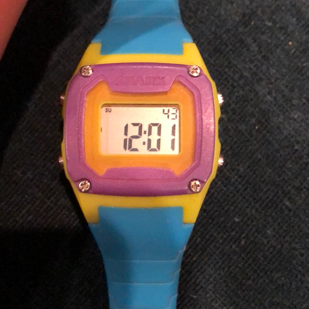 A watch - Picture 3 of 4